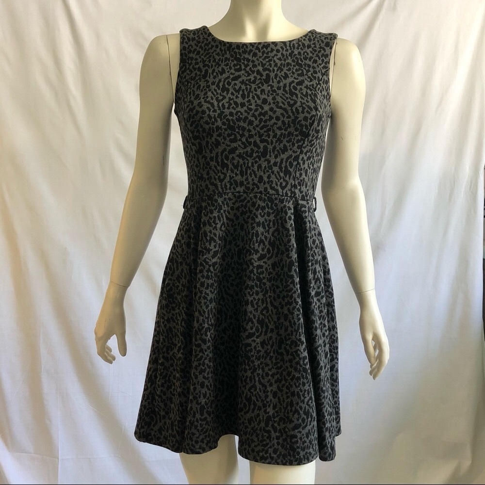 QED London fit and flare leopard print knit dress size small comfy and stretch